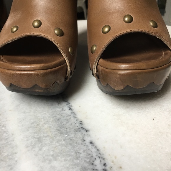 Stuart Weitzman Scalloped Clogs - Picture 3 of 8